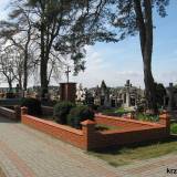 Mogiła zbiorowa na cmentarzu parafialnym w Strzegowie